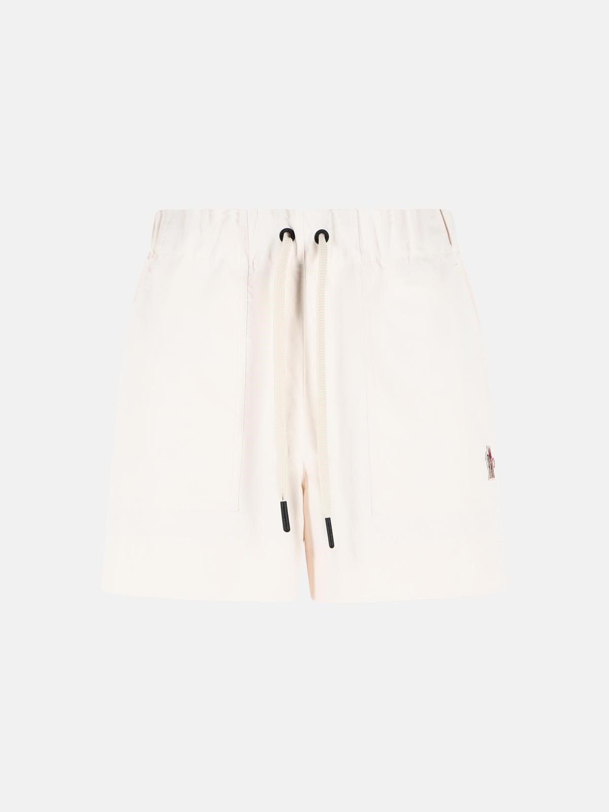 MONCLER GRENOBLE Technical 'Froissé' Shorts Ivory White　MONCLER GRENOBLE テクニカル 'クリンクル' ショーツ アイボリー ホワイト MONCLER